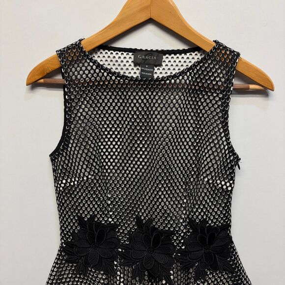 Gracia Women Laser Cut Sleeveless Top Blouse Size Small Black Peplum D064 -11 - Picture 9 of 14
